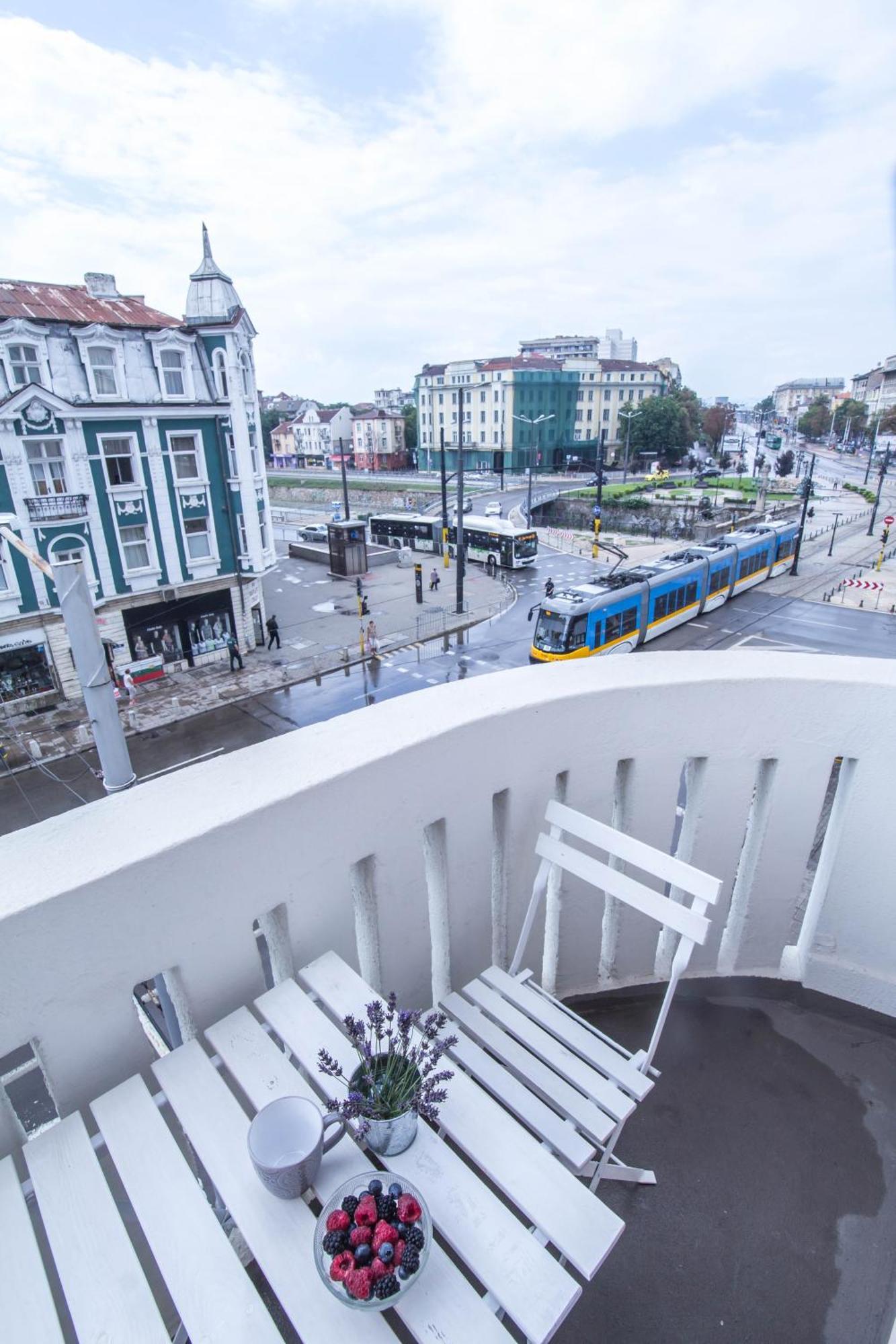 Lion'S Bridge Boutique 2Bdrm Apt, Top Center Gem София Екстериор снимка