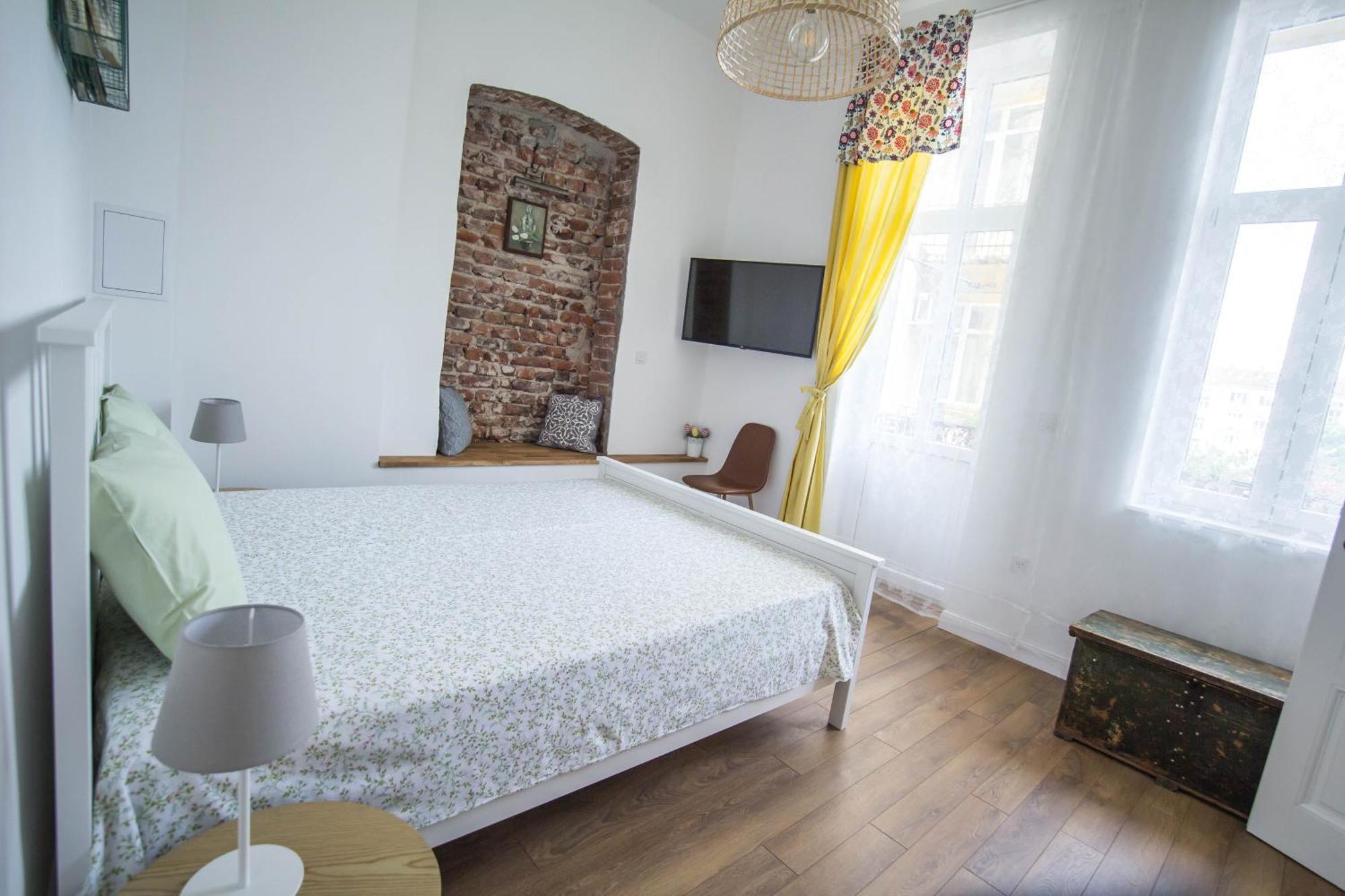 Lion'S Bridge Boutique 2Bdrm Apt, Top Center Gem София Екстериор снимка