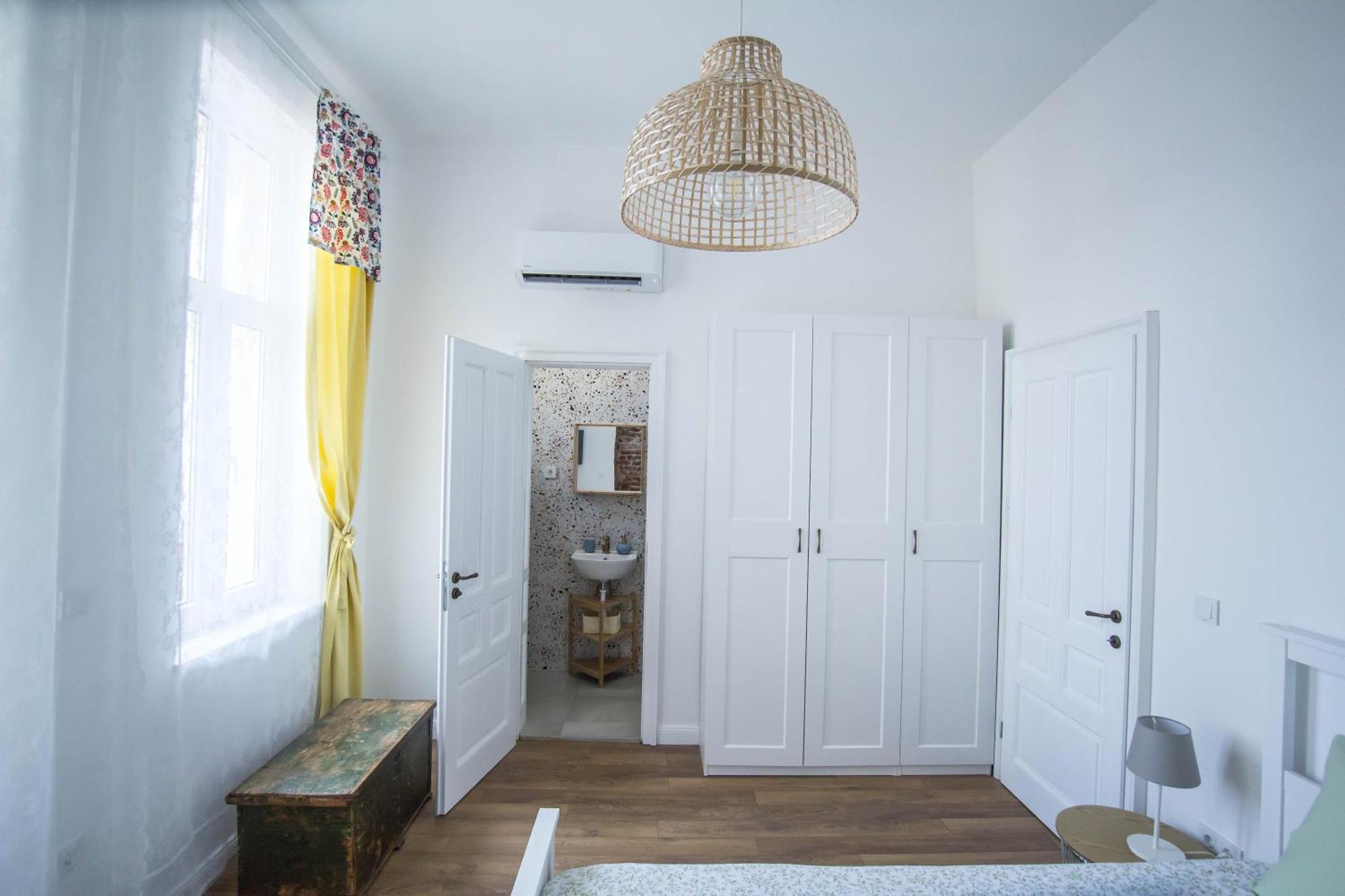 Lion'S Bridge Boutique 2Bdrm Apt, Top Center Gem София Екстериор снимка
