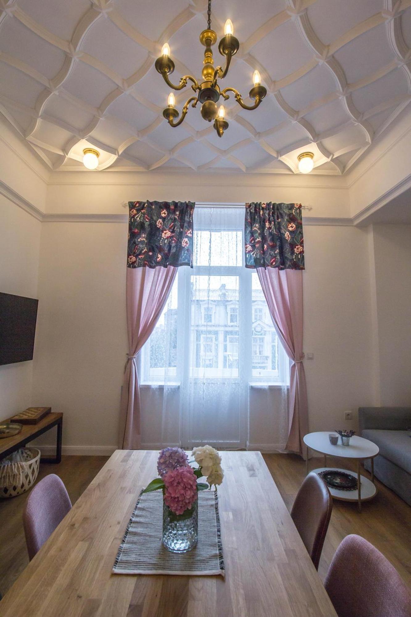 Lion'S Bridge Boutique 2Bdrm Apt, Top Center Gem София Екстериор снимка
