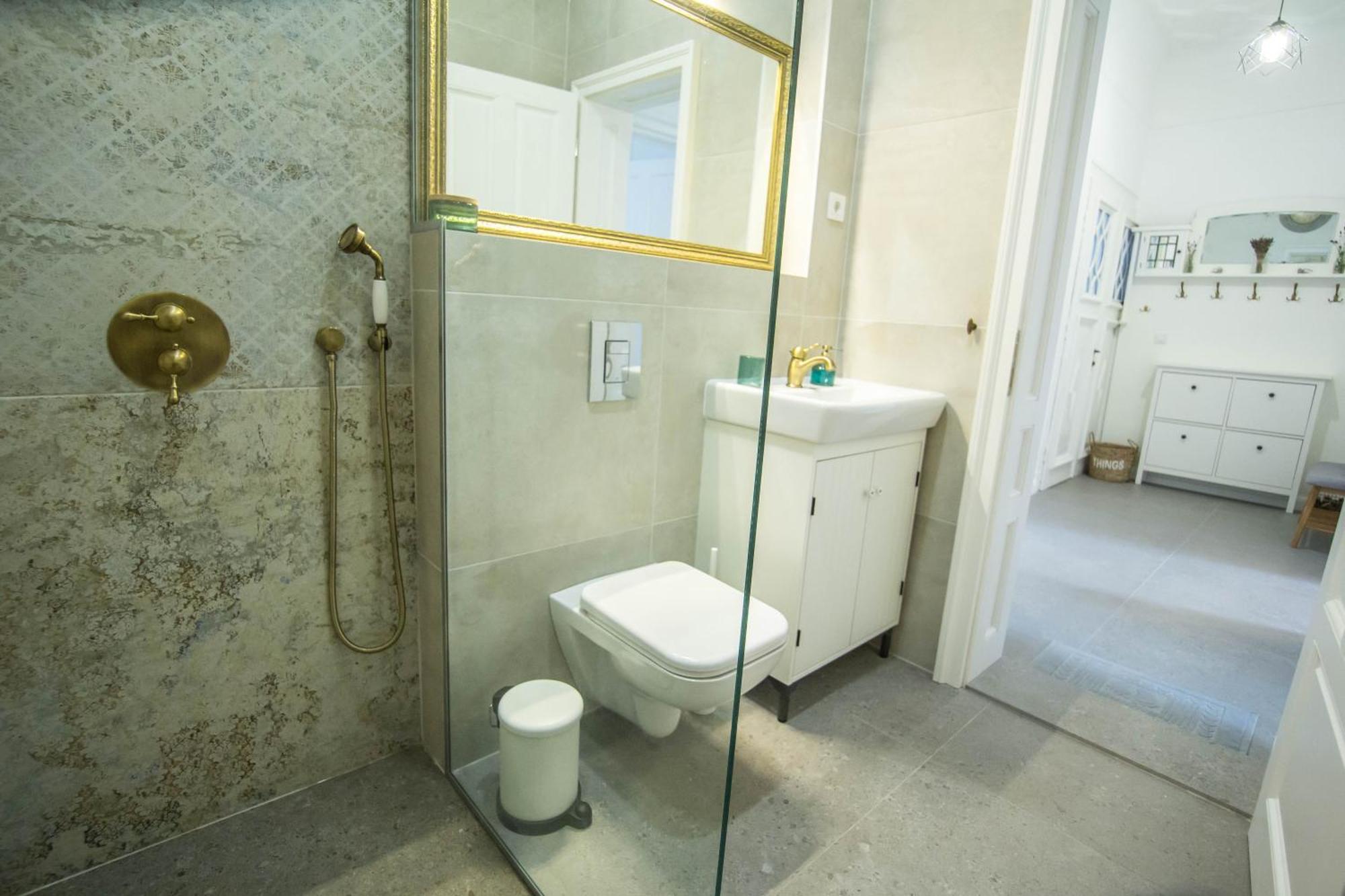 Lion'S Bridge Boutique 2Bdrm Apt, Top Center Gem София Екстериор снимка
