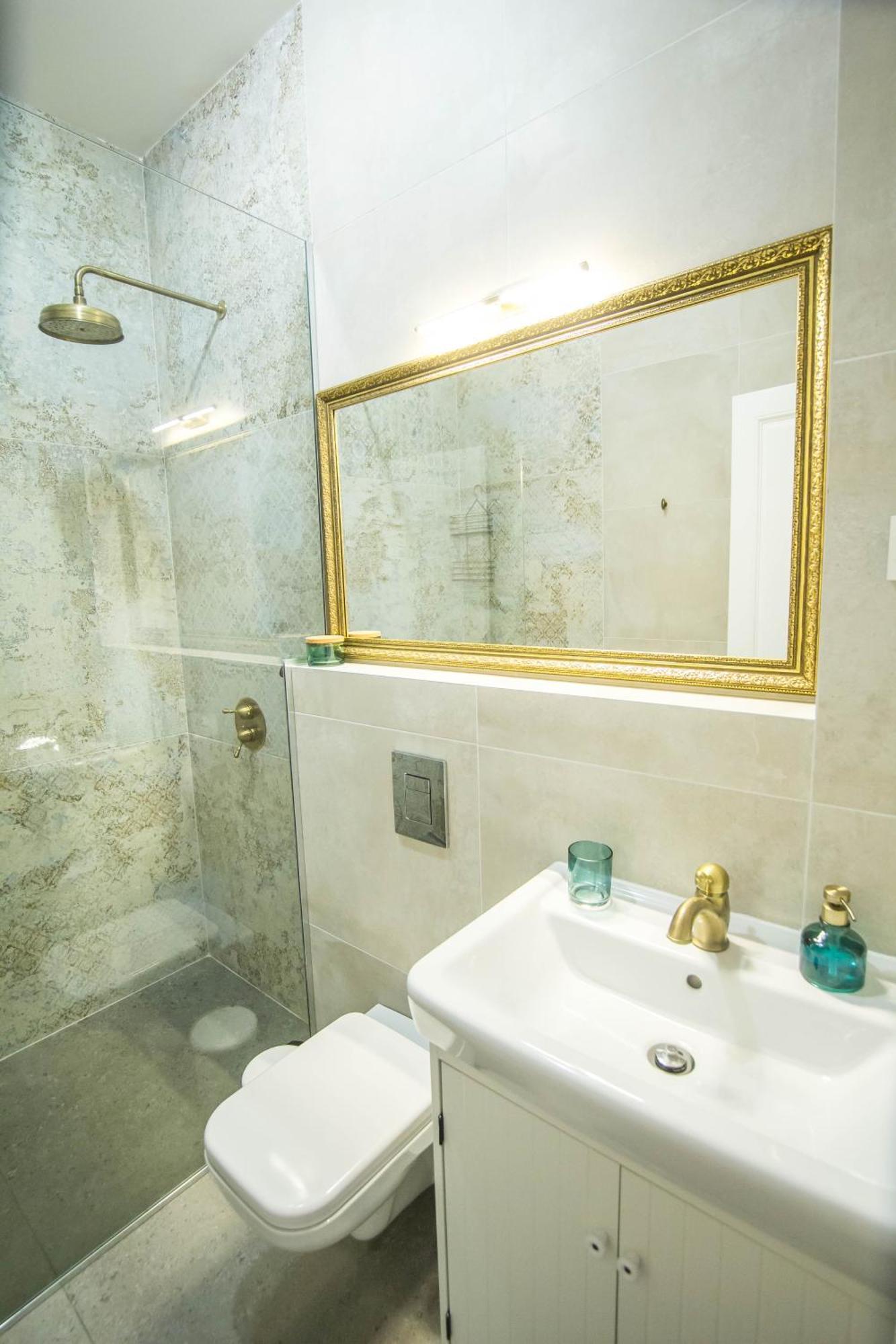 Lion'S Bridge Boutique 2Bdrm Apt, Top Center Gem София Екстериор снимка