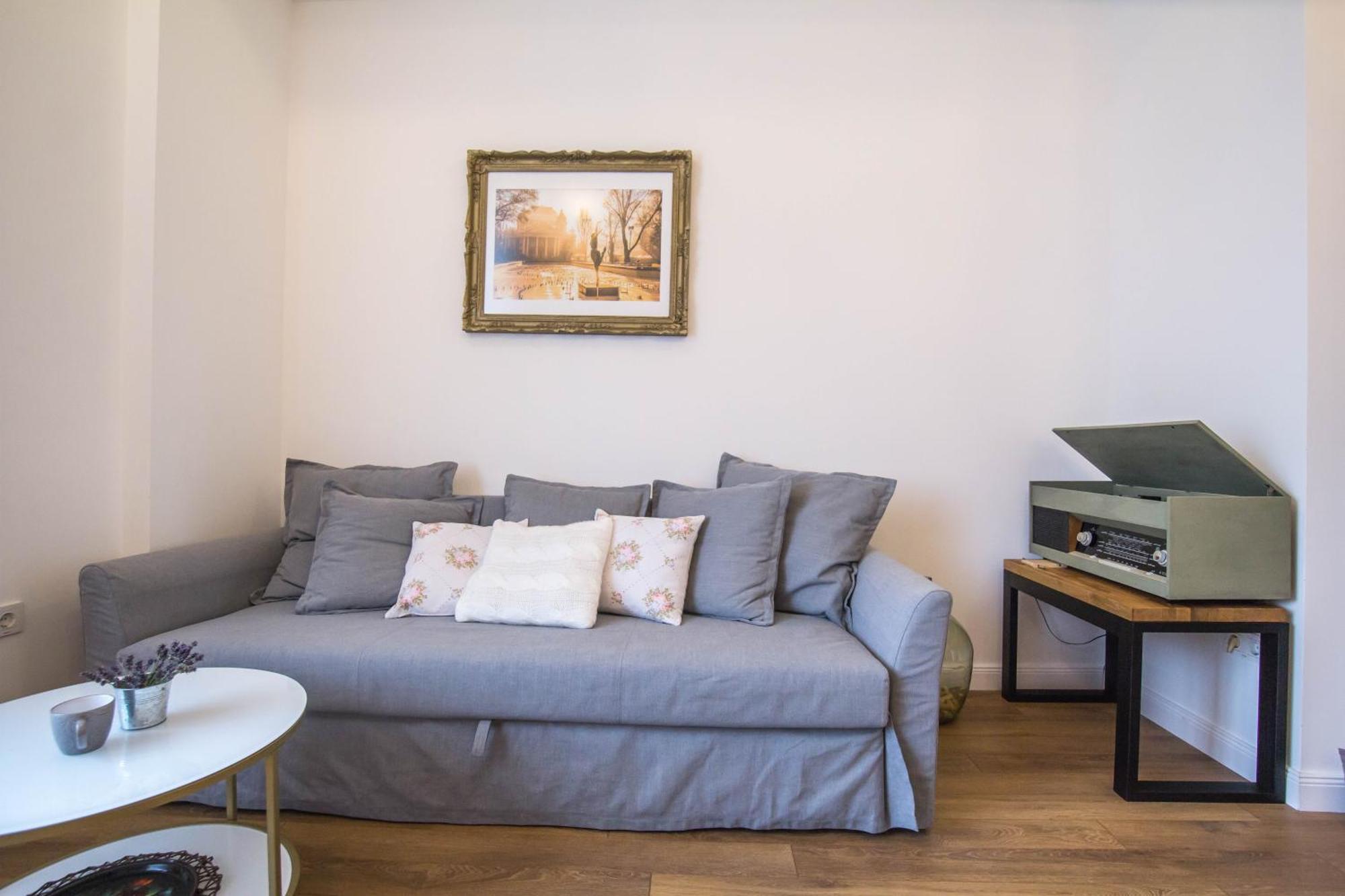 Lion'S Bridge Boutique 2Bdrm Apt, Top Center Gem София Екстериор снимка