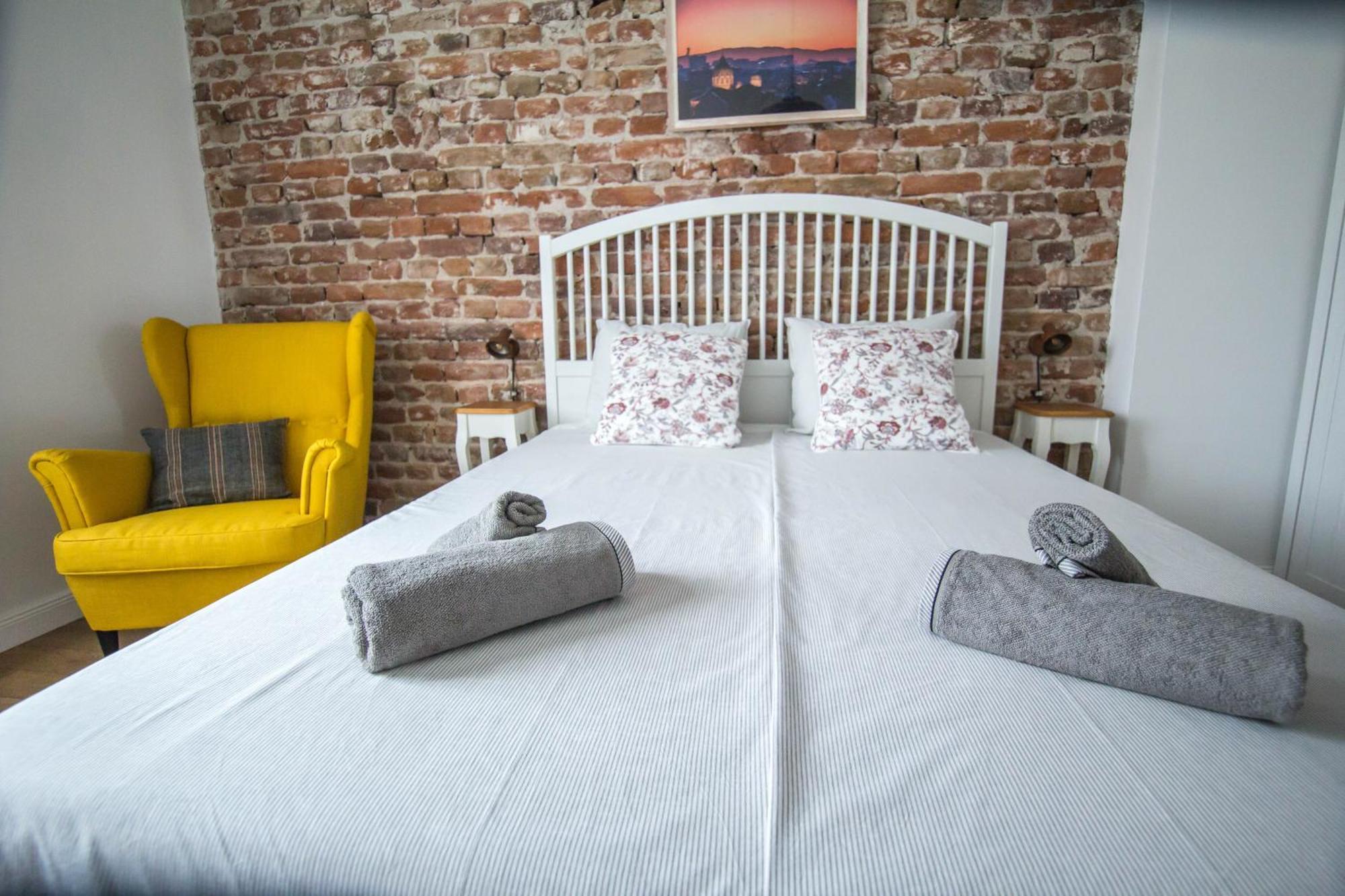 Lion'S Bridge Boutique 2Bdrm Apt, Top Center Gem София Екстериор снимка