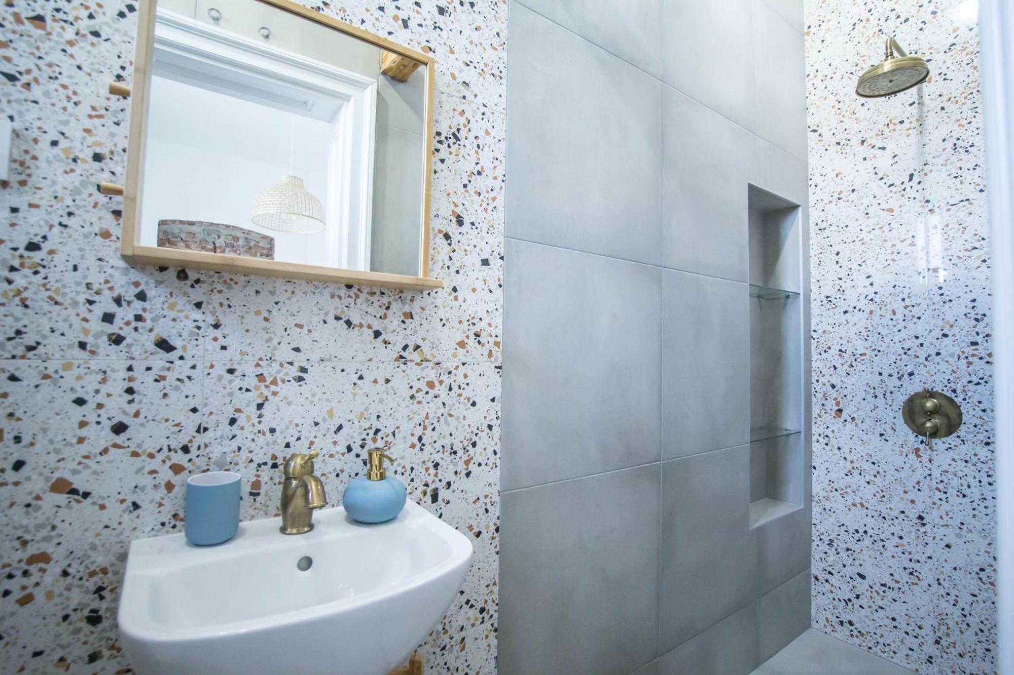 Lion'S Bridge Boutique 2Bdrm Apt, Top Center Gem София Екстериор снимка