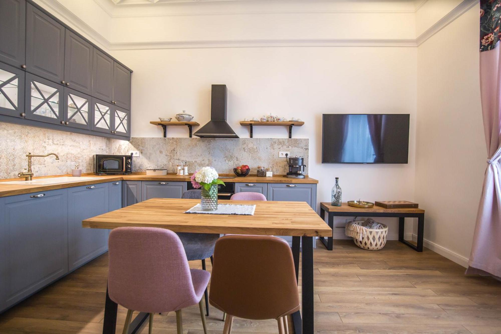 Lion'S Bridge Boutique 2Bdrm Apt, Top Center Gem София Екстериор снимка
